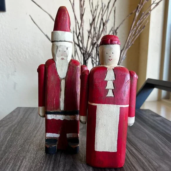 Wolf Creek Folk Art Santa & Mrs Claus Figure Hand Carved & Painted Wood - Picture 1 of 15